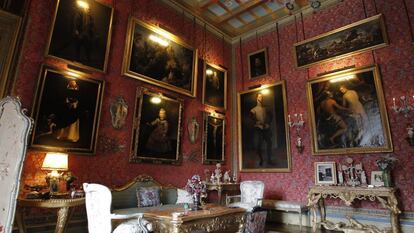 Estancias del palacio de Liria, con cuadros de Zurbarán y Velázquez, entre otros.