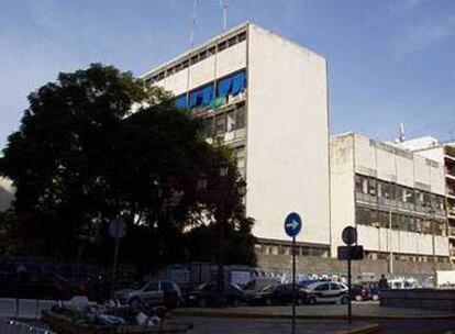 Jefatura Superior de Policía. En Sevilla la llamada comisaría de la Gavidia, del arquitecto Ramón Monserrat Ballesté, es uno de los edificios inventariados que corre peligro de desaparecer.