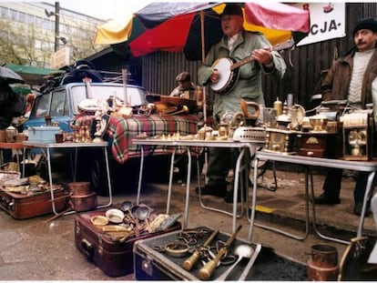 Puestos de venta en el Rastro Kolo, en Varsovia.