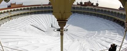 La cubierta de la plaza de toros de Las Ventas, tras hundirse.