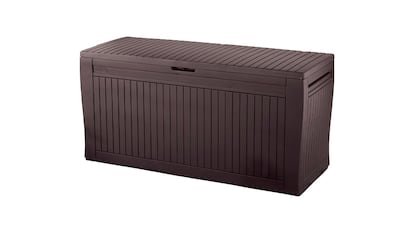 Terraza a punto sobre fondo blanco.