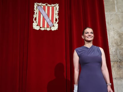 La presidenta del Govern, Margalida Prohens, este lunes en la Capilla del Consolat de Mar, en Palma de Mallorca.