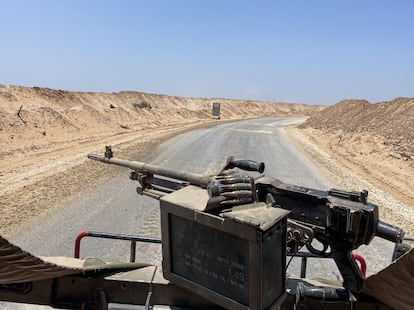 Vehículo militar israelí atraviesa el corredor Morag el pasado 8 de junio.