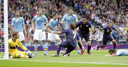 Yuki Otsu en el momento de marcar el gol que le ha dado la victoria a la selección de Japón.