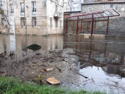 El r&iacute;o Arnoia a su paso por la localidad de Ba&ntilde;os de Molgas (Ourense), el jueves pasado.