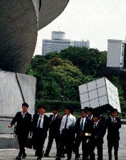 Un grupo de estudiantes en Tokio.