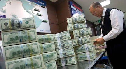 D&oacute;lar registrou uma queda de 11% frente ao real no m&ecirc;s de junho. 