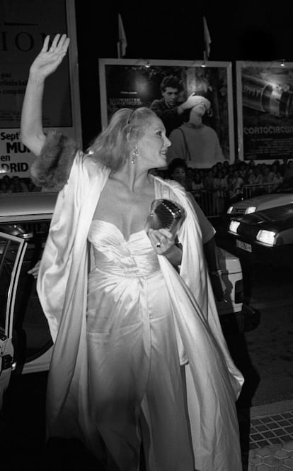 Ursula Andress, 1986