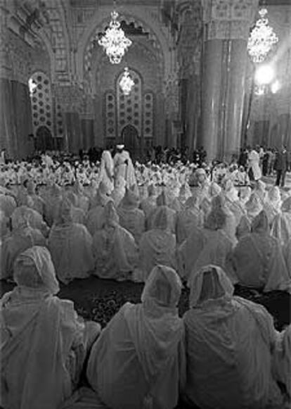 Fieles en la gran mezquita de Casablanca, en una imagen de archivo.