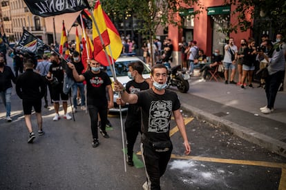 Manifestación de extrema derecha en la calle Augusto Figueroa, a la altura de la plaza de Chueca, en Madrid.