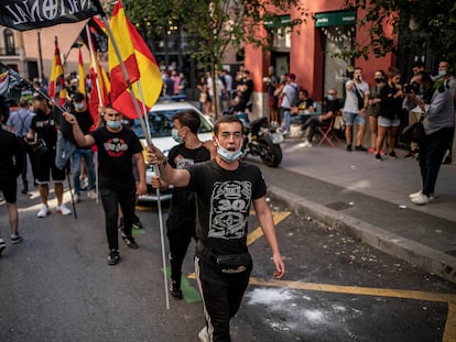 Manifestación de extrema derecha en la calle Augusto Figueroa, a la altura de la plaza de Chueca, en Madrid.