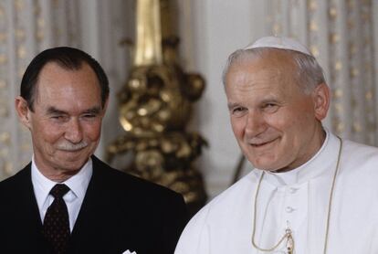 Juan Pablo II y el Gran Duque Juan de Luxemburgo, durante la visita de estado del Papa a Luxemburgo, en 1985.