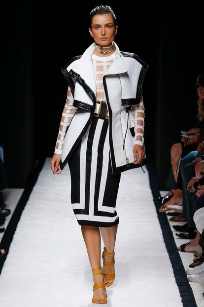 balmain juega a enseñar esconder