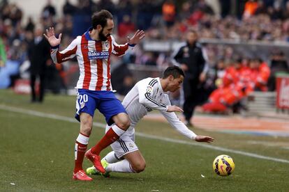 Ronaldo cae al suelo en una jugada con Juanfran.