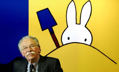 El ilustrador Dick Bruna, durante una exposici&oacute;n en La Haya (Pa&iacute;ses Bajos), en 2005. 