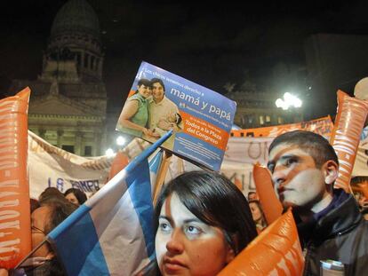 Un momento de la manifestación de ayer en contra de los matrimonios homosexuales en Buenos Aires.
