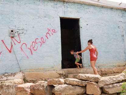 Una casa marcada con un grafiti del grupo guerrillero del ELN, el 4 de julio en Cúcuta (Colombia).