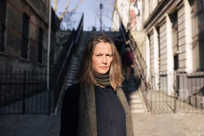 La escritora francesa Céline Curiol, a comienzos de marzo en el barrio parisiense de Belleville.

© ILAN DEUTSCH