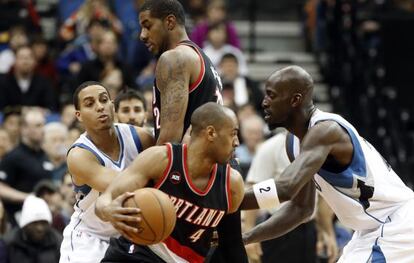 Garnett trata de frenar a Afflalo.