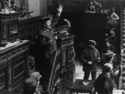 Civil guards storm Congress during the February 23, 1981 coup attempt.