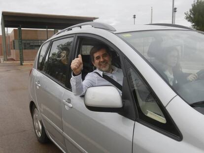 Jordi Sánchez, a la salida de la prisión de Lledoners tras un permiso.