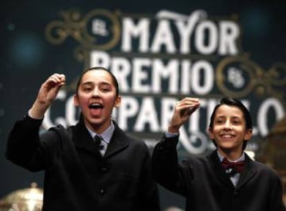 Children singing out El Gordo at the 2014 Christmas Lottery.