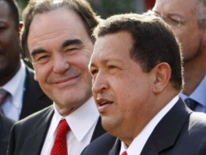 Oliver Stone y Hugo Chávez, en el Festival de Venecia de 2009.