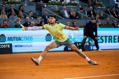 Alcaraz durante el partido ante el ruso Rublev.