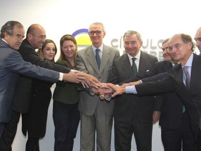 Los representantes de las asociaciones empresariales, en el acto de hoy.