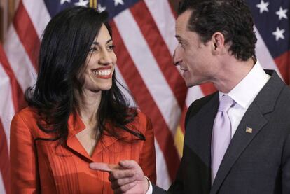 Anthony Weiner y Huma Abedin, en enero de 2011.