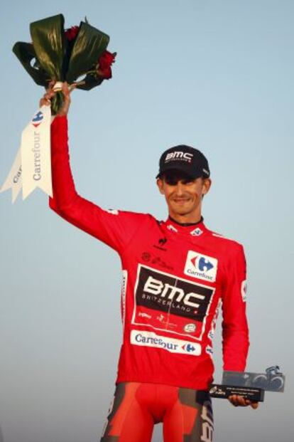 Velits, con el maillot de rojo de líder, en Marbella.