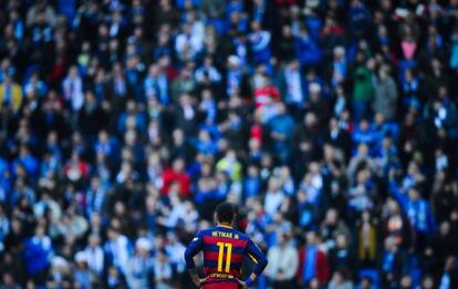 Neymar, en Cornell&agrave;, durante el derbi.