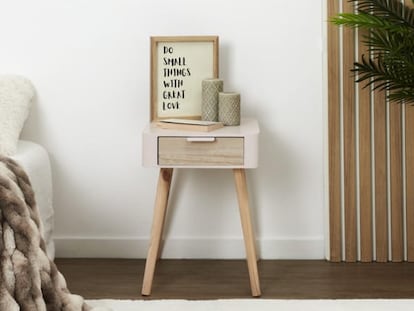 Artículo de EL PAÍS Escaparate que describe mesitas de noche rebajadas en Leroy Merlin en Black Friday 2025.