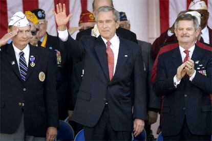 George W. Bush, durante un acto con veteranos de guerra en el cementerio de Arlington, Virginia.