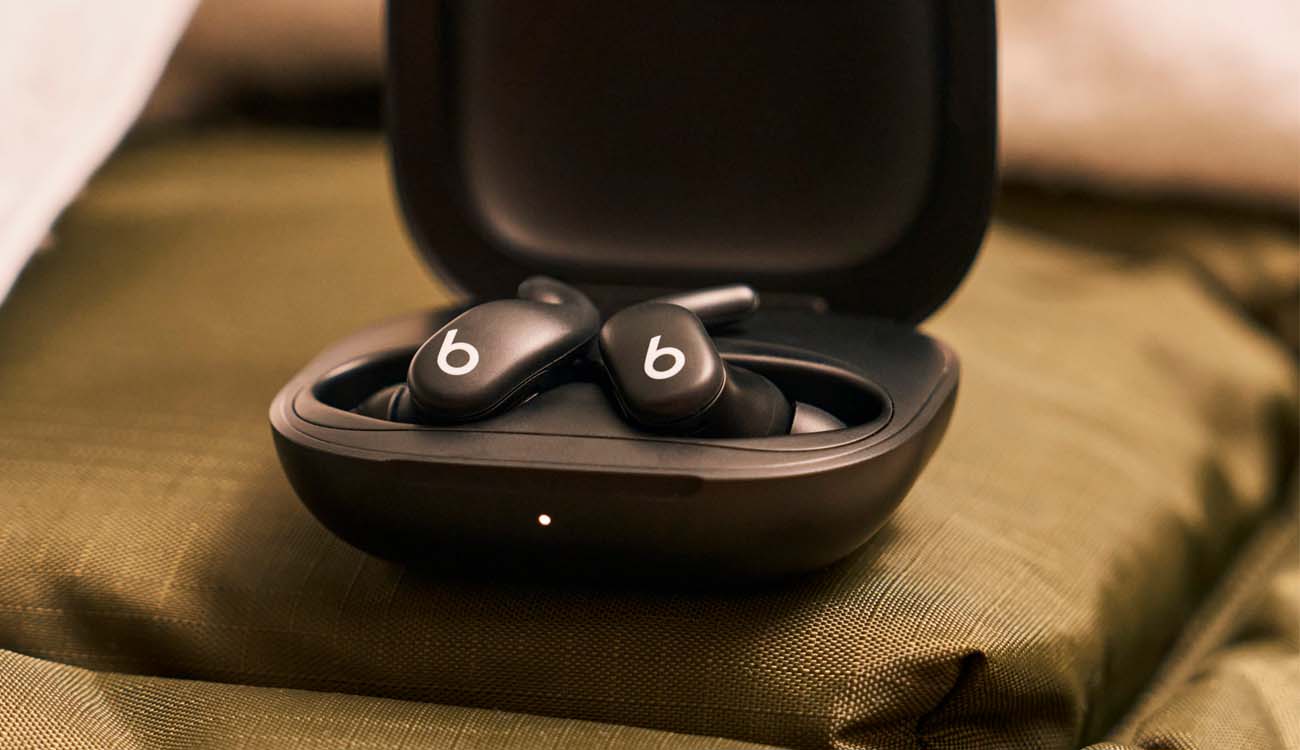 Auriculares Powerbeats Fit con su funda