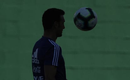 Scaloni, en un entrenamiento.