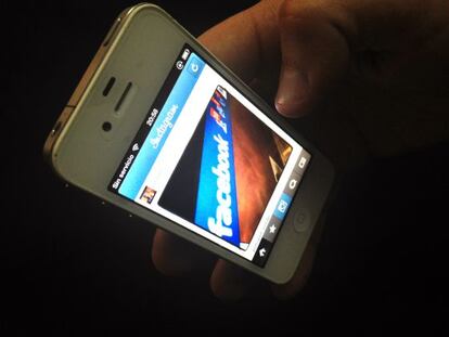 La aplicación de Facebook en un iPhone