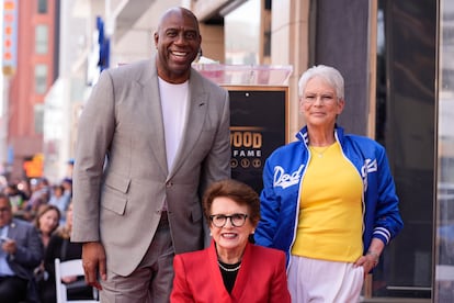 Billie Jean King, recibe, entre Magic Johnson y Jamie Lee Curtis, su estrella en el Paseo de la Fama de Hollywood.
