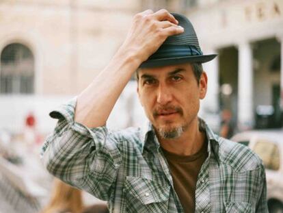 El cantautor estadounidense Howe Gelb.