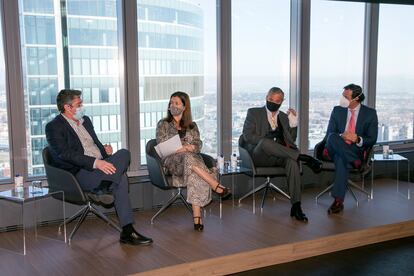 Mesa redonda con Antonio Carroza (Alquiler Seguro), Rafael Valderrábano (Básico Real Estate) y Álvaro García Alegre (KPMG en España), moderada por la periodista Marta González Novo.