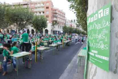 Concentraci&oacute;n a favor de la escuela p&uacute;blica en Logro&ntilde;o.