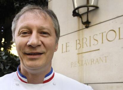 Eric Frechon, 'chef' del restaurante parisino Le Bristol, el único con tres estrellas de la Guía Michelin de Francia