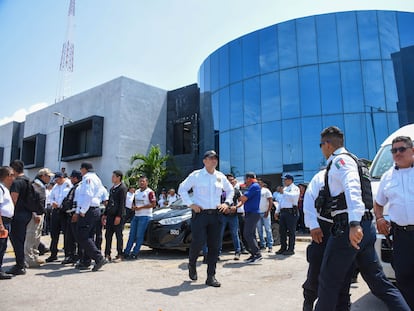 Policías protestan en Campeche, capital estatal, el 18 de marzo.