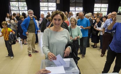 Ada Colau votando el 27-S.