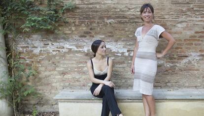 La bailaora y coreógrafa, Olga Pericet (izquierda) junto a la diseñadora Yaiza Pinillos.
