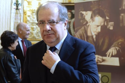 El expresidente de la Junta de Castilla y León Juan Vicente Herrera, durante la presentación de los actos del Centenario del nacimiento de Miguel Delibes.