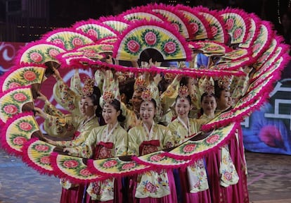 Milhões de pessoas em todo o mundo, sobretudo na China e em outros países asiáticos, celebram nesta terça-feira, 5 de fevereiro, o Ano Novo Lunar. Em 2019, o horóscopo chinês é dedicado ao Porco, e os chineses dão adeus ao ano do Cão. Na imagem, o desfile de Ano Novo Lunar em Hong Kong