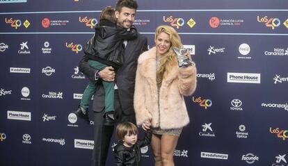 Gerard Piqu&eacute;, Shakira, Milan y Sasha, en Los 40 Music Awards.