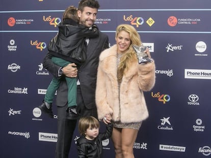 Gerard Piqu&eacute;, Shakira, Milan y Sasha, en Los 40 Music Awards.