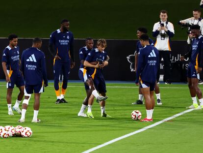 Los jugadores del Real Madrid en el entrenamiento de este miércoles previo a la semifinal de Supercopa de España ante el Mallorca.